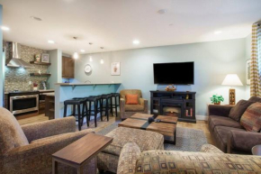 Fresh and Airy Condo in downtown Breck!